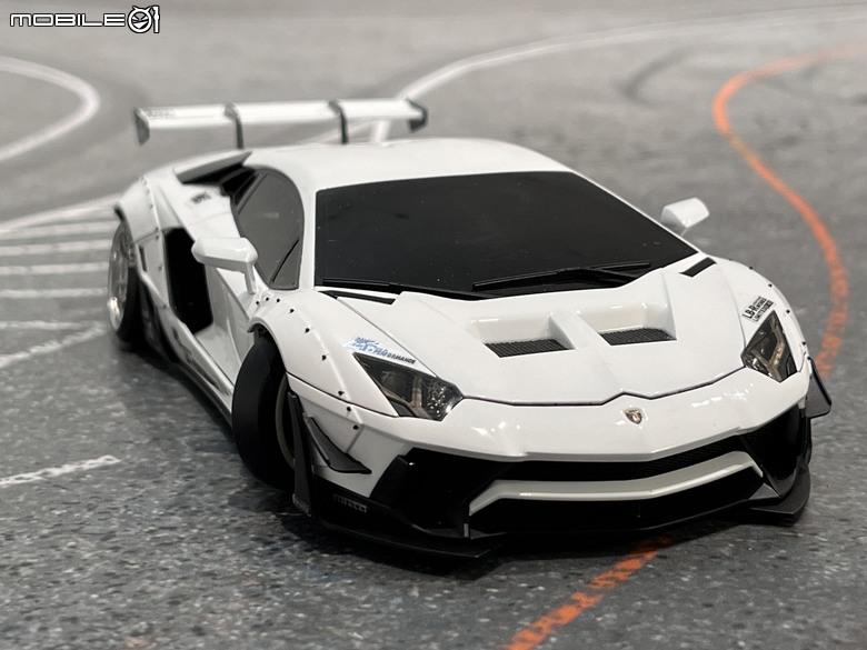 點我看大圖 【遙控模型】LB★Works 銀白戰鬥機 Lamborghini Aventador - DriftArt 4 追求華麗的行走姿態