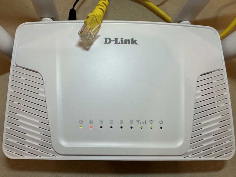 點我看大圖 4G 插卡即連!D-Link G403C 開箱 | 家中網路斷線也不怕