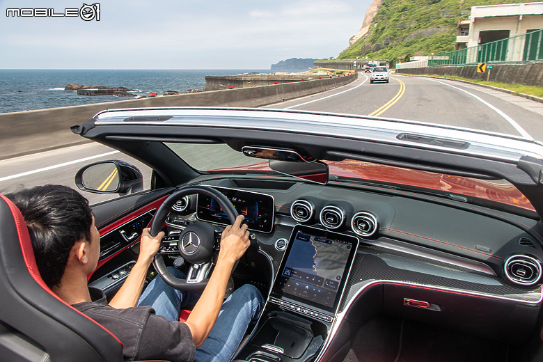 Mercedes-AMG CLE 53 4MATIC+ Cabriolet 試駕|性能底子一把罩,開篷吹風更逍遙!feat. A208 CLK