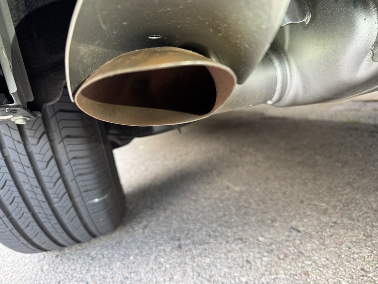 請教各位 Nissan X-trai車主排氣管鏽斑問題