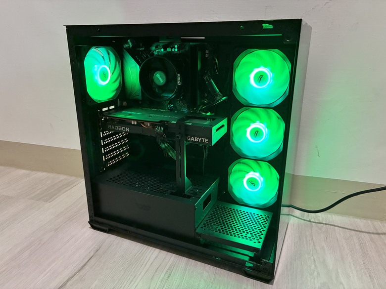 【小宅開箱】dashFlash DS900機殼開箱 大展雙玻璃全景透視、附風扇還能放手辦的平價機殼