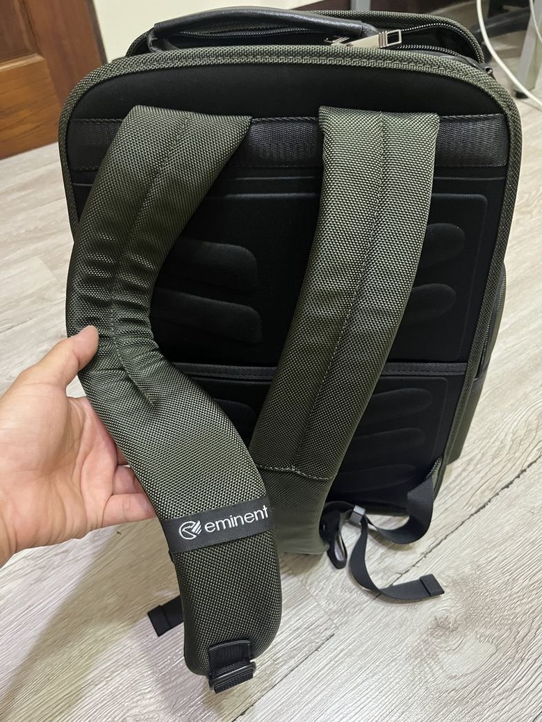 開箱 Eminent 萬國通路 商務後背包