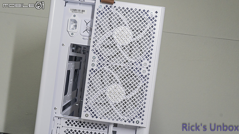 【開箱】可上下顛倒展示的機殼 | MONTECH HS01 PRO WHITE