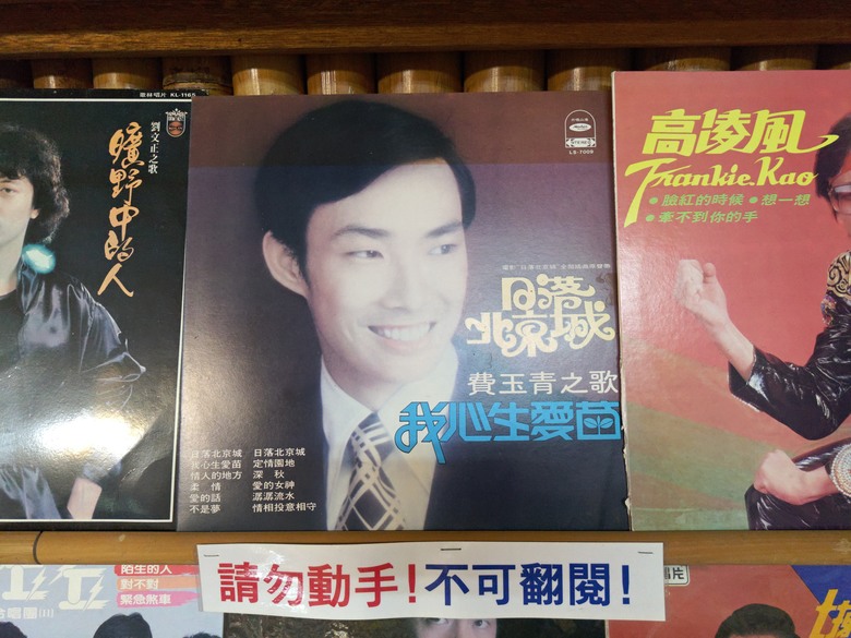 點我看大圖 【遊記】原來還有比「烏骨雞湯」,還要更黑的「雞湯」,關西仙草博物館 - 大漠國渡