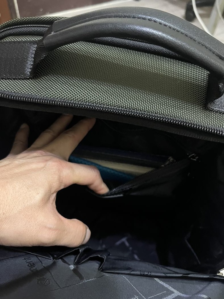 開箱 Eminent 萬國通路 商務後背包