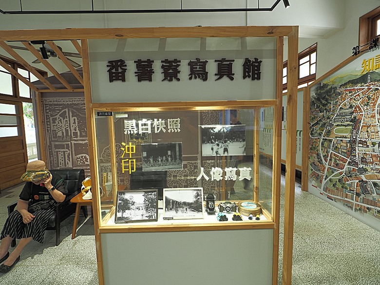 旗山火車站|糖鐵故事館、旗山天后宮、旗山武德殿、舊鼓山國小 — 在童話故事小屋中,VR體驗搭乘糖鐵之旗山車站與老街懷舊之旅