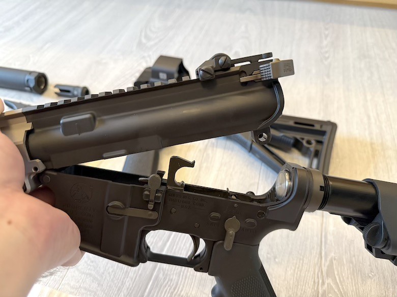 GHK MK16 URG-I 10.3吋版氣動空氣軟槍外觀改裝 | 黑色經典現代套裝歷久不衰