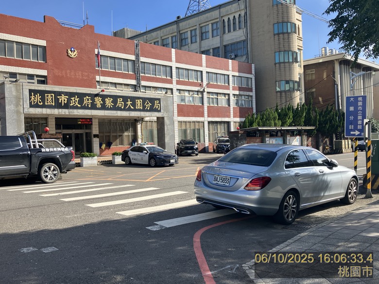 在台灣 上路交通要守法真的很難 ~
