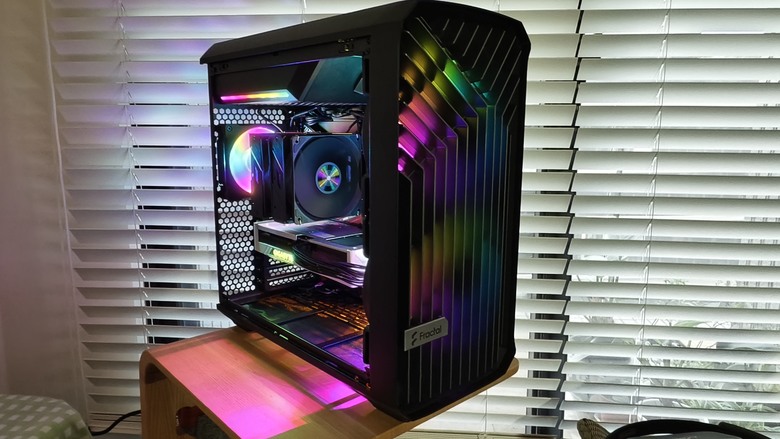 (舊殼開箱) 主打高風量的散熱布局，Fractal Design Torrent Compact & Nano開箱試用