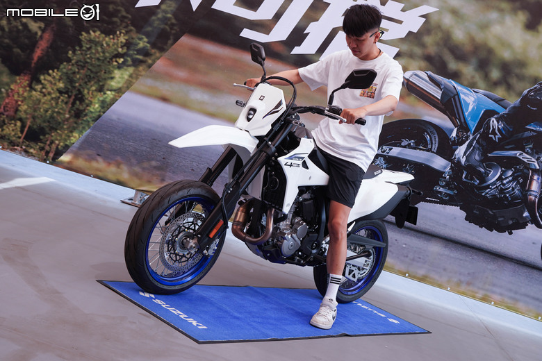 傳奇歸來,野性再臨 SUZUKI DR-Z4 S / SM 發表會,越野版、滑胎版早鳥售價:368,000元!!