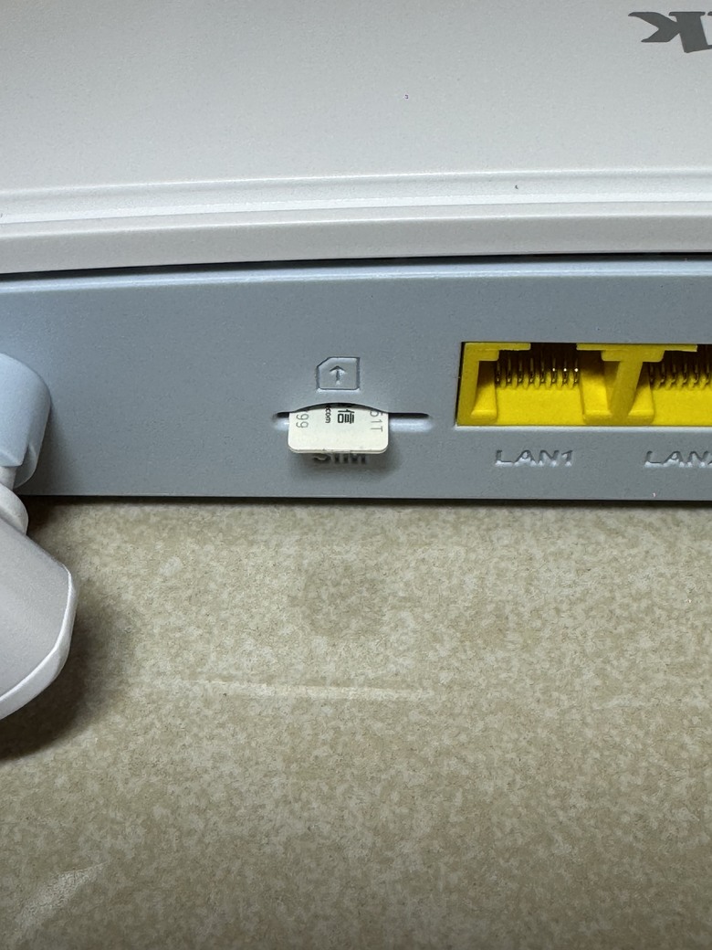 點我看大圖 4G 插卡即連!D-Link G403C 開箱 | 家中網路斷線也不怕