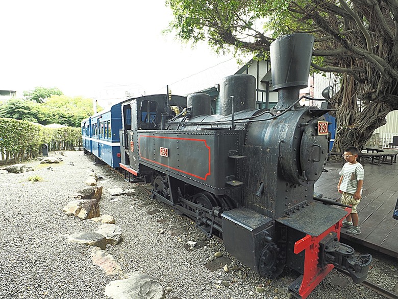 旗山火車站｜糖鐵故事館、旗山天后宮、旗山武德殿、舊鼓山國小 — 在童話故事小屋中，VR體驗搭乘糖鐵之旗山車站與老街懷舊之旅