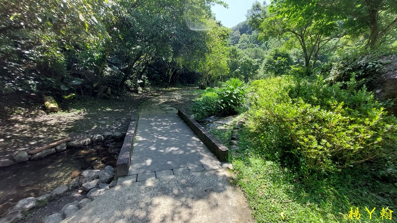 【郊山走走】烏來蝴蝶公園消暑愜意、輕鬆健行溪瀧步道、古圳步道