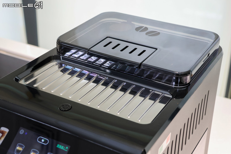 De'Longhi 全自動義式咖啡機使用體驗|專屬冷萃技術+獨立式冷熱奶泡壺設計、隨時隨地來杯風味十足的好咖啡!
