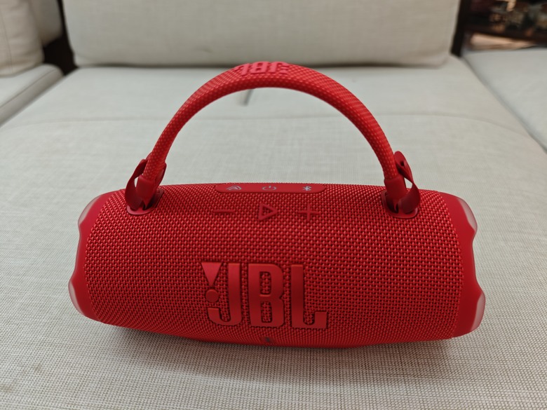 五彩繽紛的時尚配件 - JBL Charge 6 可攜式防水 五彩繽紛的時尚配件 - JBL Charge 6 可攜式防水藍牙喇叭開箱分享~