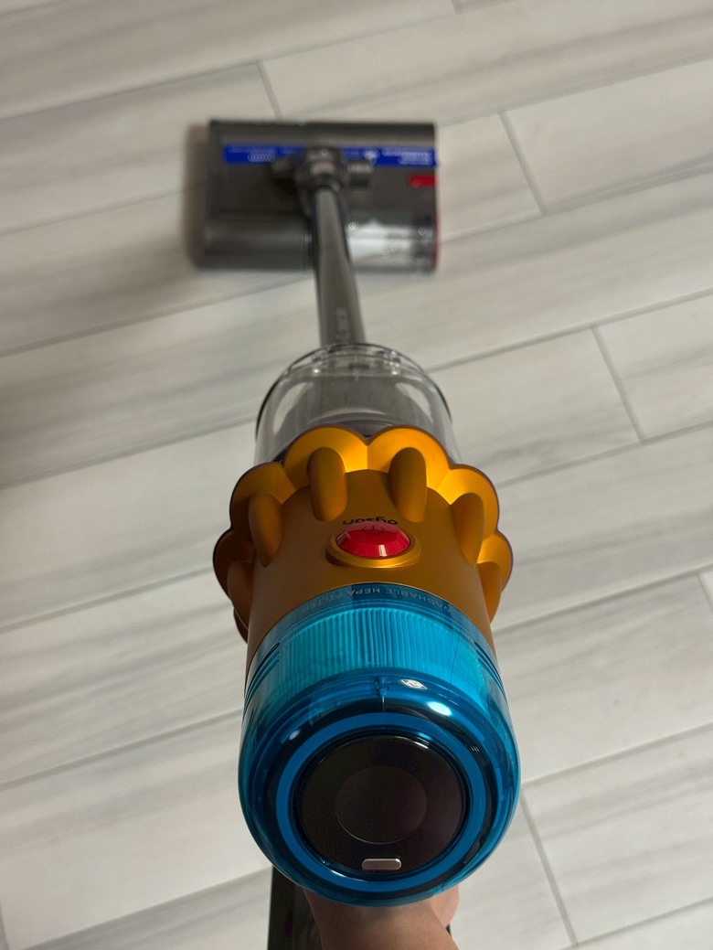【開箱】一台抵多台,養貓人終於可以丟掉拖把桶了!| Dyson V12s 乾濕全能洗地吸塵器
