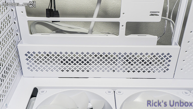 【開箱】可上下顛倒展示的機殼 | MONTECH HS01 PRO WHITE
