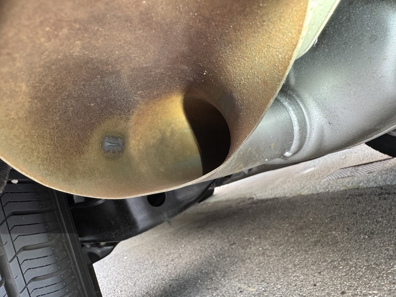 請教各位 Nissan X-trai車主排氣管鏽斑問題