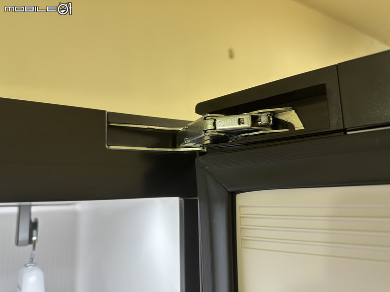 【試用】LG Styler 蒸氣電子衣櫥第二代，內建高壓蒸氣掛燙機，AI護理衣物