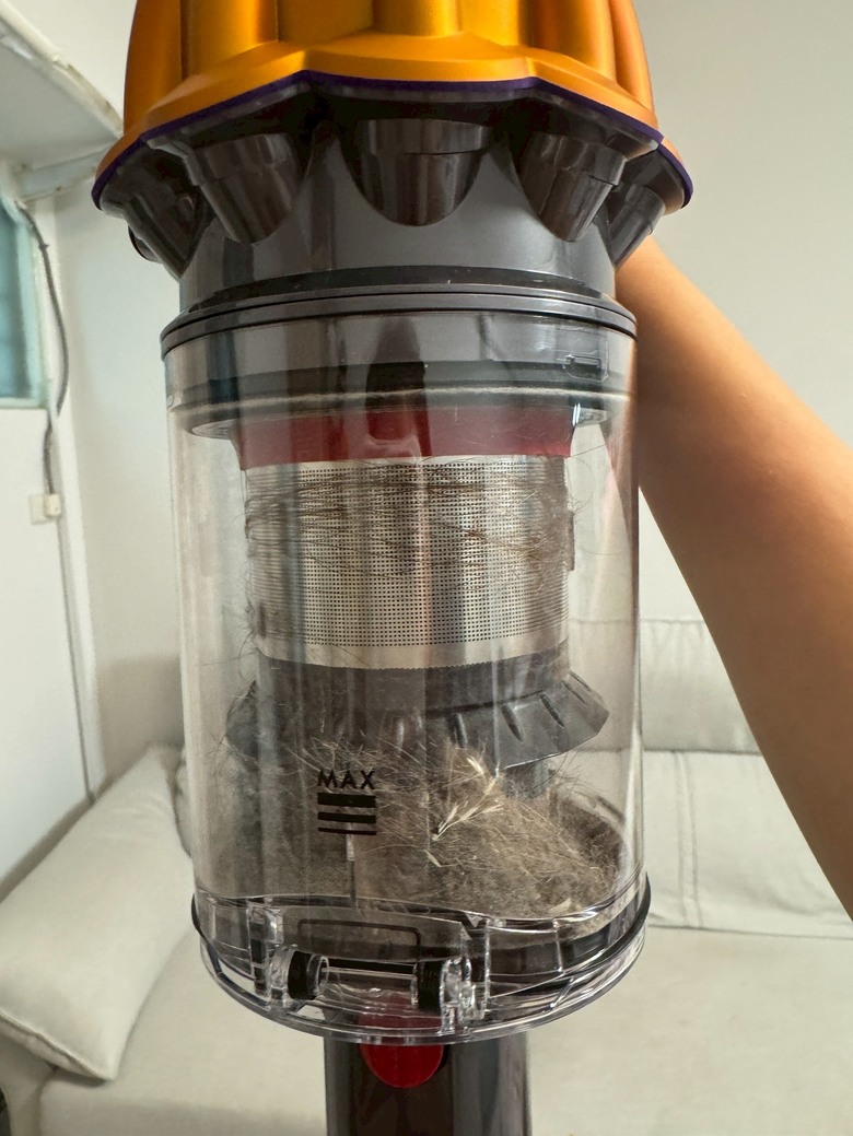 【開箱】一台抵多台,養貓人終於可以丟掉拖把桶了!| Dyson V12s 乾濕全能洗地吸塵器