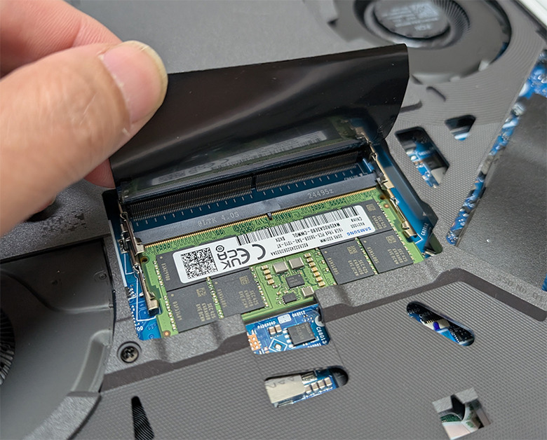 STRIX G815LW 免工具升級64G記憶體過程、接外接螢幕跑看看