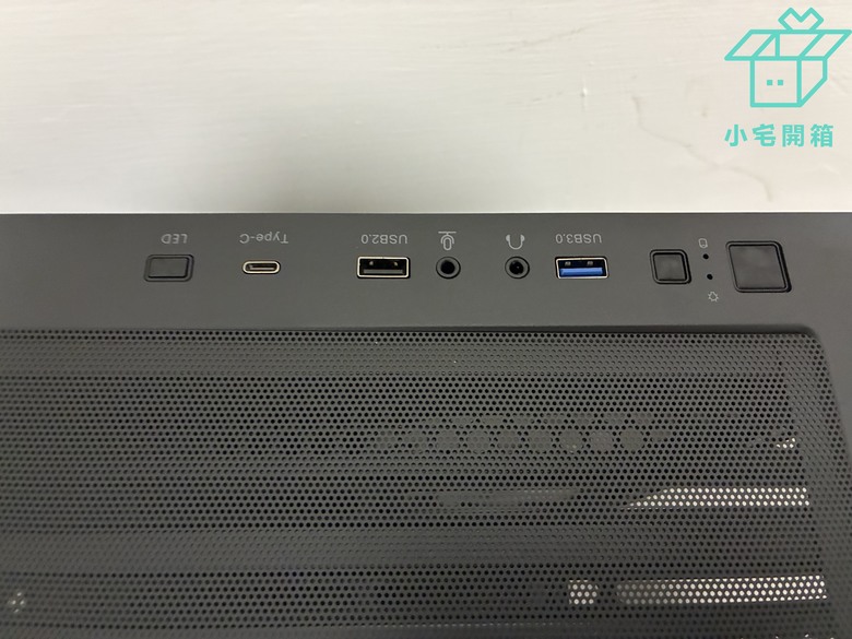 【小宅開箱】dashFlash DS900機殼開箱 大展雙玻璃全景透視、附風扇還能放手辦的平價機殼