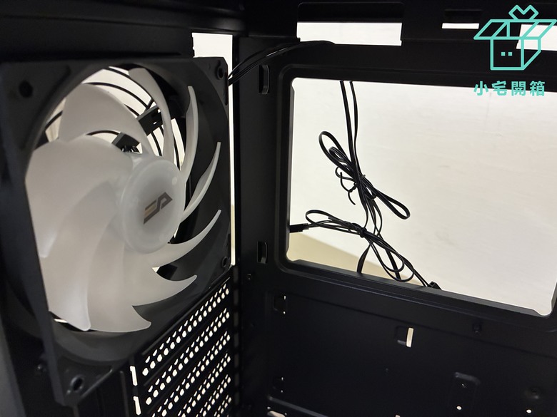 【小宅開箱】dashFlash DS900機殼開箱 大展雙玻璃全景透視、附風扇還能放手辦的平價機殼