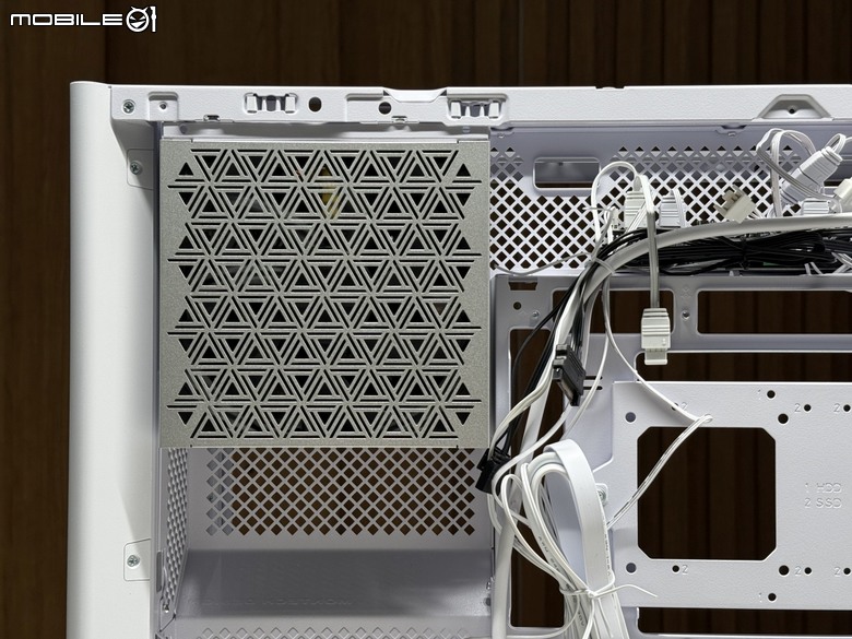 左右都能擺!君主HS01 Pro & 創世紀2代 ATX3.1電源