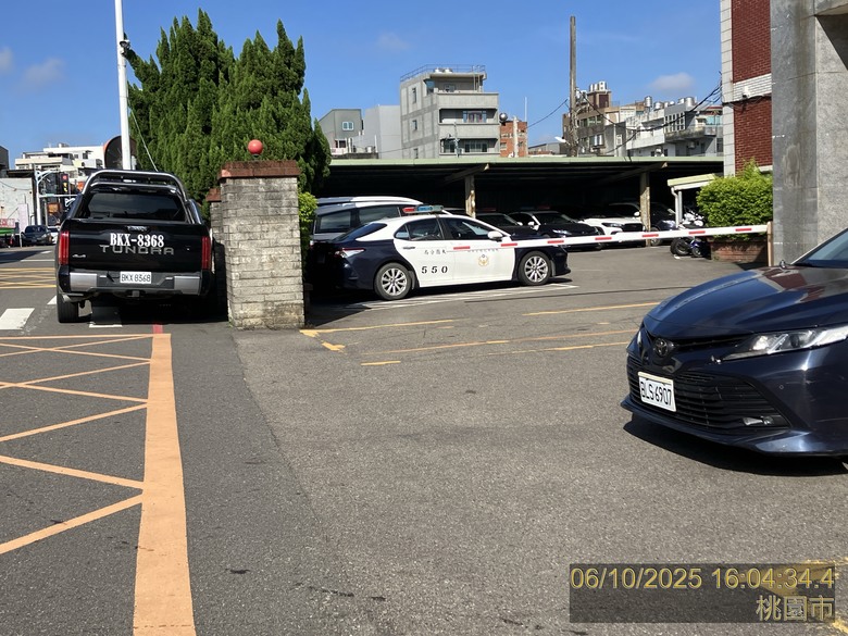 在台灣 上路交通要守法真的很難 ~