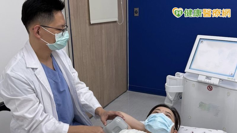 點我看大圖 青春期的「隱形炸彈」-狐臭悄悄引爆社交危機,醫籲暑假是黃金治療期