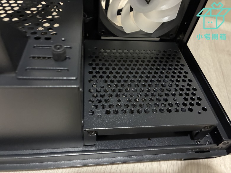 【小宅開箱】dashFlash DS900機殼開箱 大展雙玻璃全景透視、附風扇還能放手辦的平價機殼