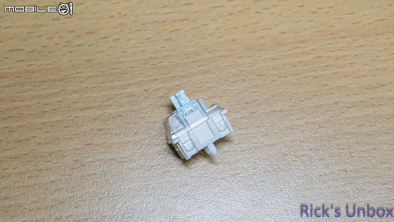 【開箱】海盜船新設計語言80%磁軸鍵盤 | CORSAIR K70 PRO TKL WHITE