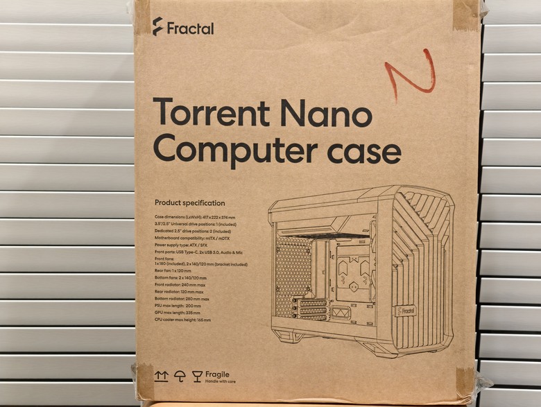 (舊殼開箱) 主打高風量的散熱布局，Fractal Design Torrent Compact & Nano開箱試用