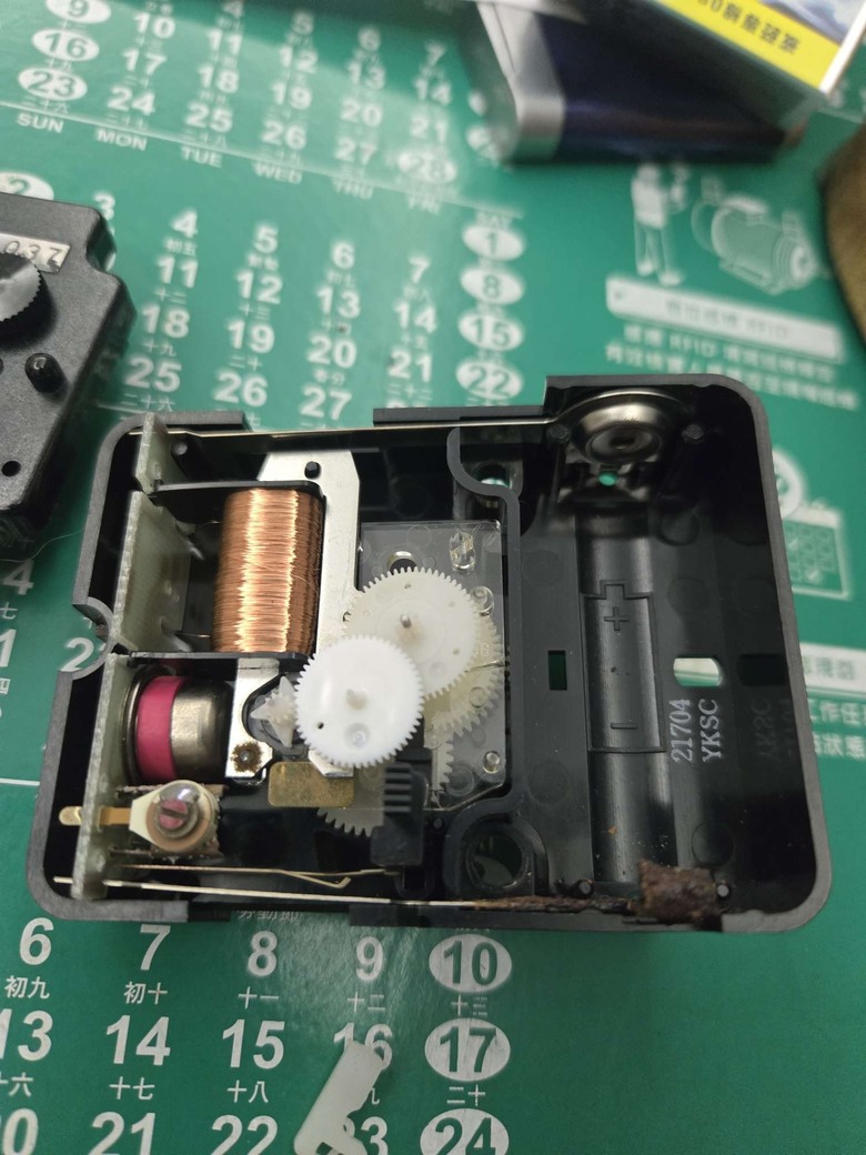 一個時鐘的機心裝不回去