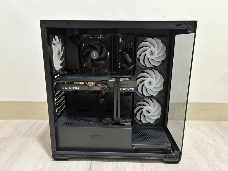 【小宅開箱】dashFlash DS900機殼開箱 大展雙玻璃全景透視、附風扇還能放手辦的平價機殼