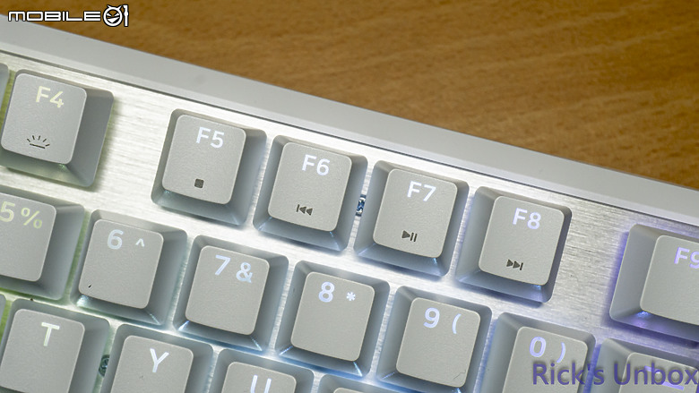 【開箱】海盜船新設計語言80%磁軸鍵盤 | CORSAIR K70 PRO TKL WHITE