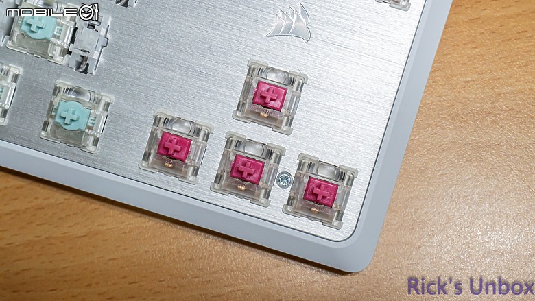 【開箱】海盜船新設計語言80%磁軸鍵盤 | CORSAIR K70 PRO TKL WHITE