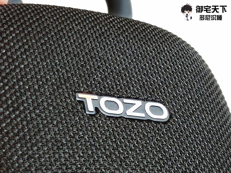 開箱｜TOZO SoundGo 隨身喇叭 - 強勁 10W 功率輸出，還配置 IPX8 防水的小鋼炮之作！