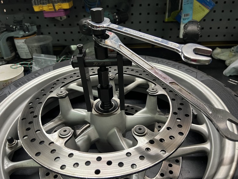 BMW R1200RT 前輪軸承DIY