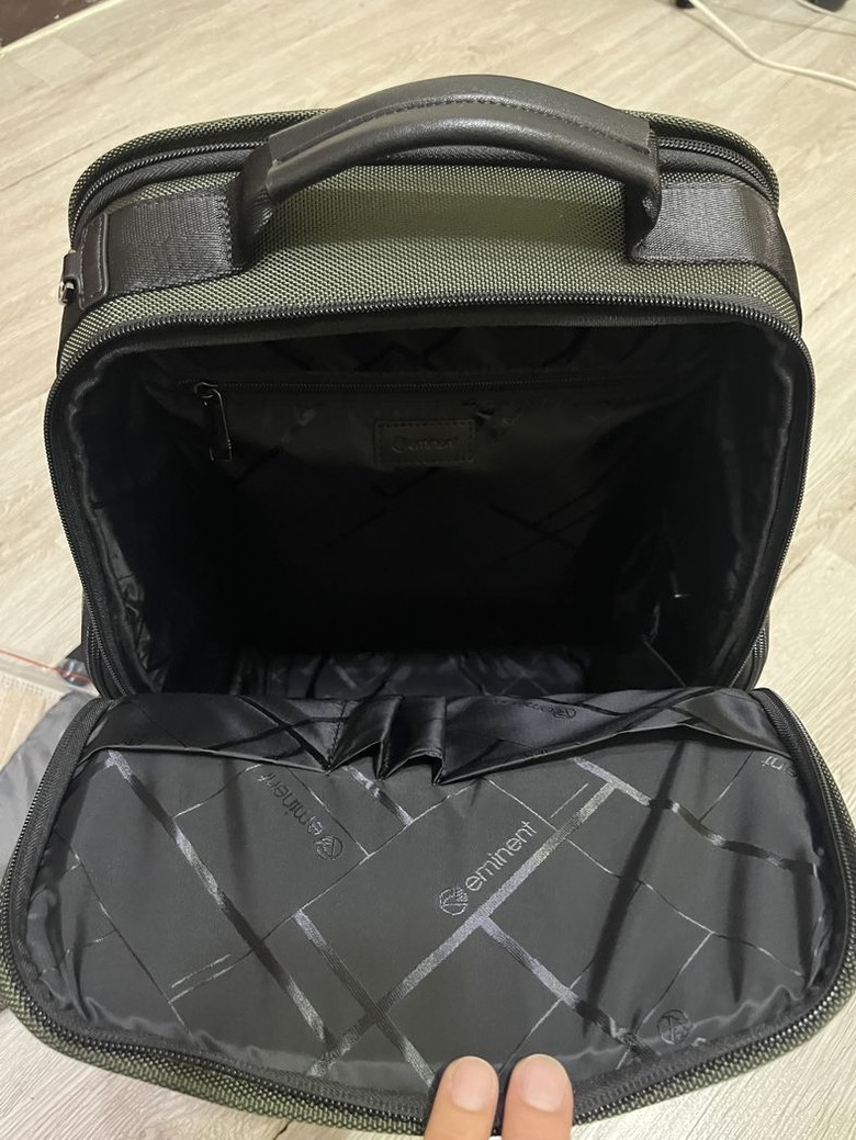 開箱 Eminent 萬國通路 商務後背包