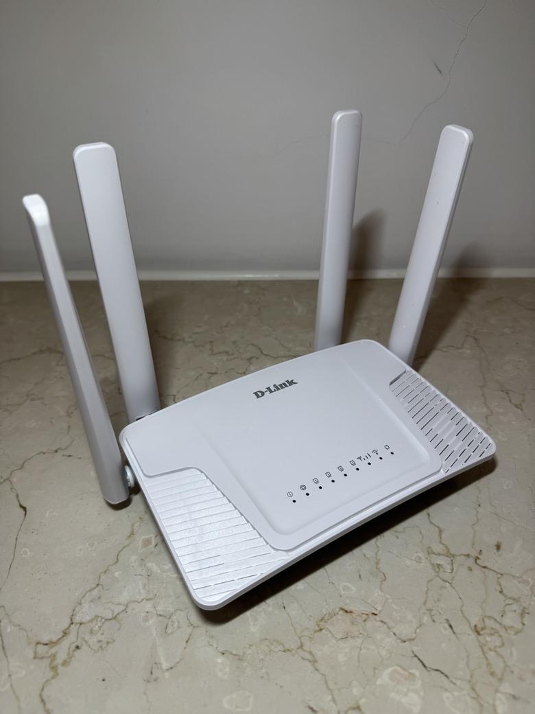 點我看大圖 4G 插卡即連!D-Link G403C 開箱 | 家中網路斷線也不怕