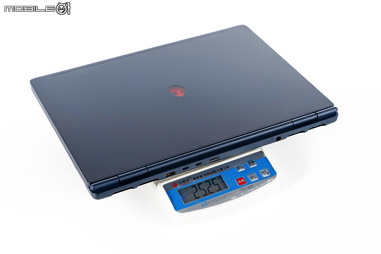 Alienware 16X Aurora 電競筆電｜外型低調、定位多工的「外星人」轉型之作！