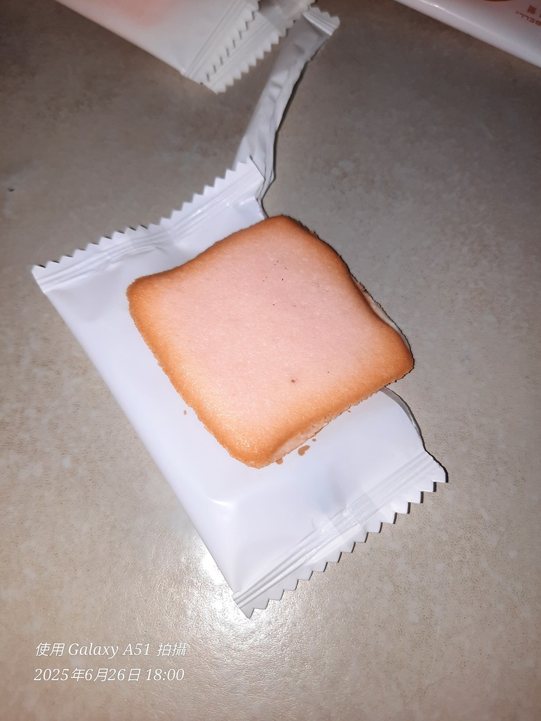 喜餅拿出來賣的，以前根本沒有零售