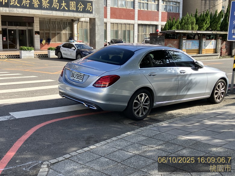 在台灣 上路交通要守法真的很難 ~