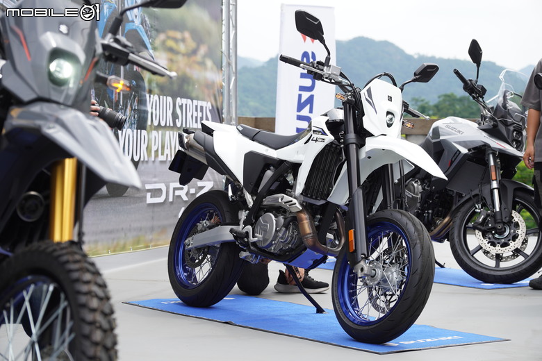 傳奇歸來，野性再臨 SUZUKI DR-Z4 S / SM 發表會，越野版、滑胎版早鳥售價：368,000元！！