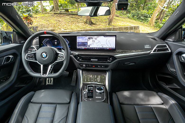 BMW 小改款 M240i xDrive 試駕｜全天候戰力與愉悅樂趣兼具的雙門小跑車！