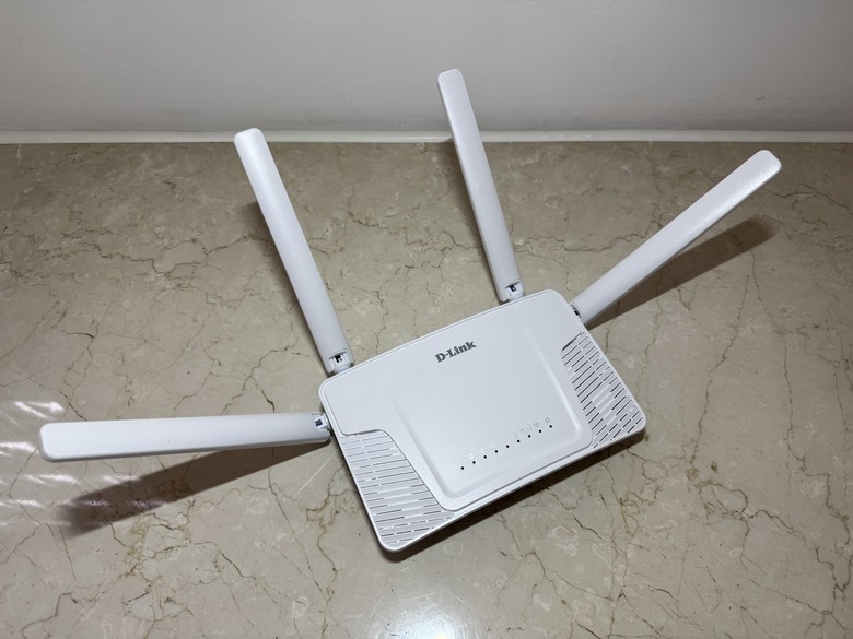 點我看大圖 4G 插卡即連!D-Link G403C 開箱 | 家中網路斷線也不怕
