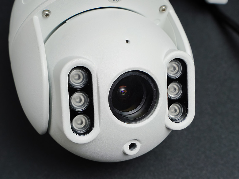[開箱] FOSCAM SD2 2.4/5G Wi-Fi 360度可變焦4X ipcam 室外型 無主機監視器