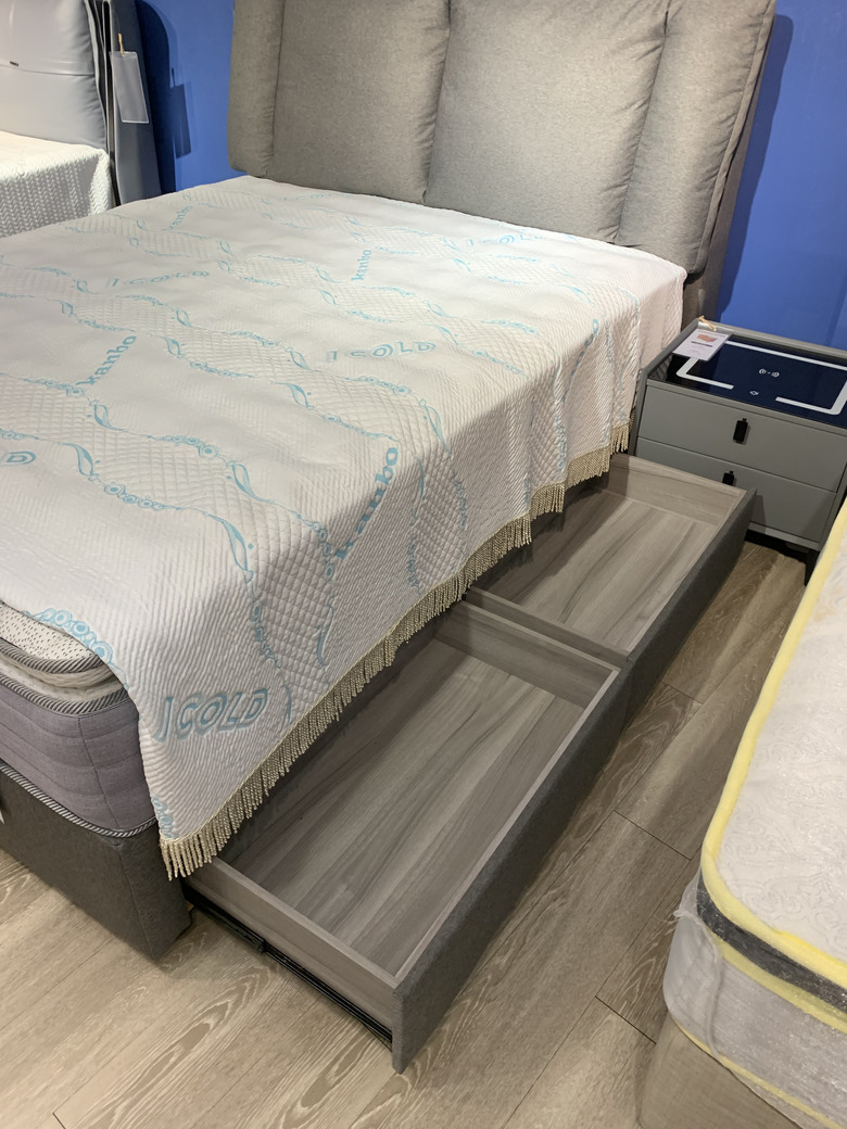家具工廠挑選：客房擺床組or沙發床?!