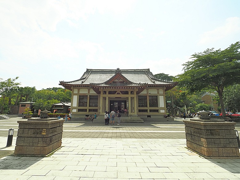 旗山火車站|糖鐵故事館、旗山天后宮、旗山武德殿、舊鼓山國小 — 在童話故事小屋中,VR體驗搭乘糖鐵之旗山車站與老街懷舊之旅